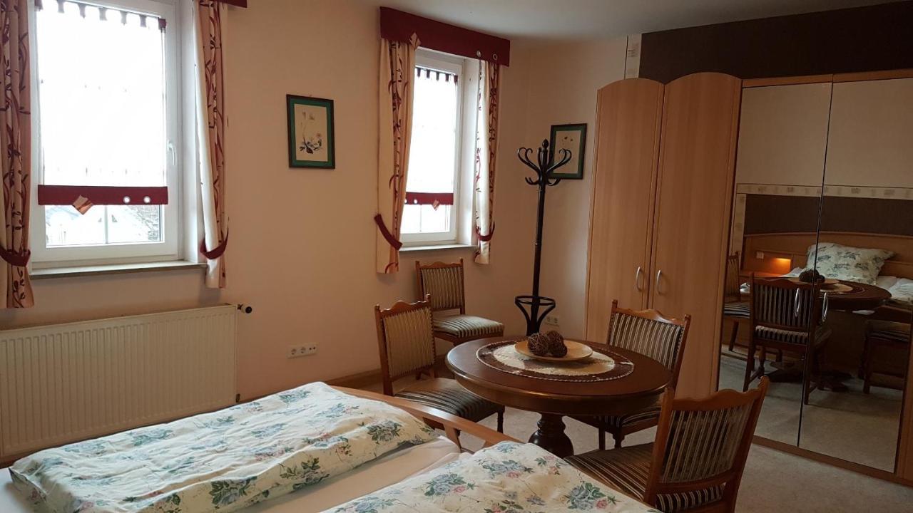 Landgasthof "Zur Linde" Irmelshausen Extérieur photo